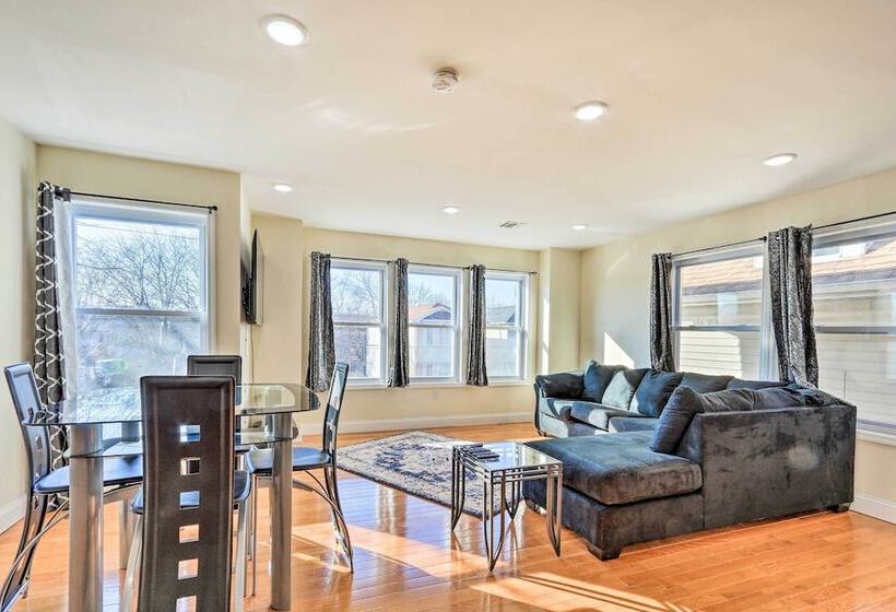 Bright Irvington Home ~ 2 Mi To Prudential Center!