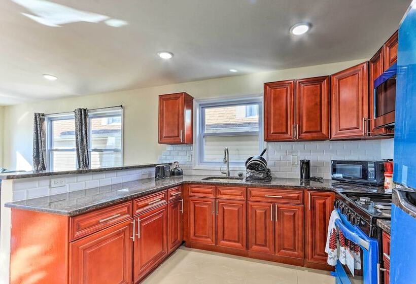 Bright Irvington Home ~ 2 Mi To Prudential Center!