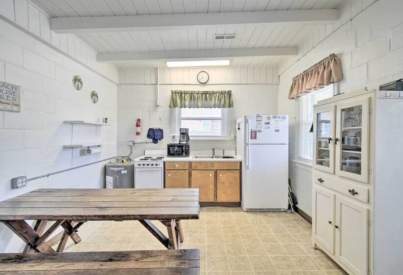 Steps To Ocean: Breezy Myrtle Beach Bungalow!