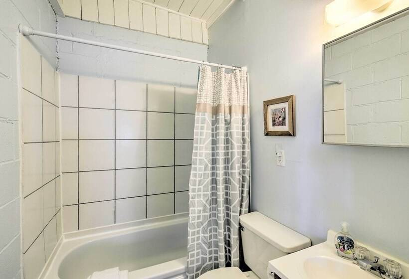 Steps To Ocean: Breezy Myrtle Beach Bungalow!