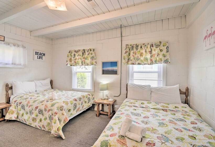 Steps To Ocean: Breezy Myrtle Beach Bungalow!