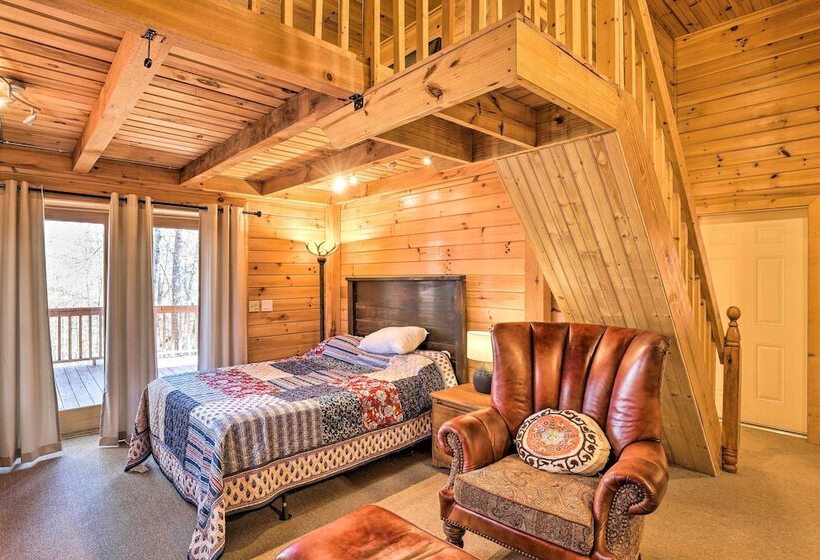 Bryson City Cabin W/ Private Hot Tub & Game Room