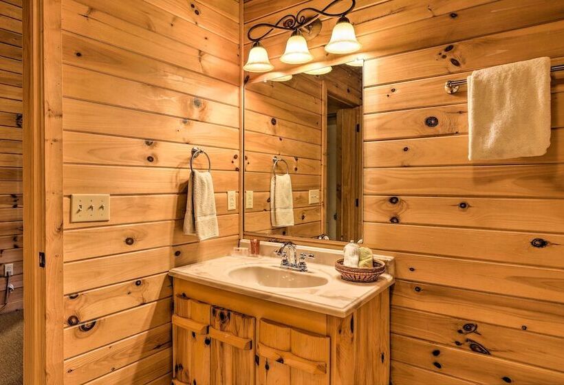 Bryson City Cabin W/ Private Hot Tub & Game Room