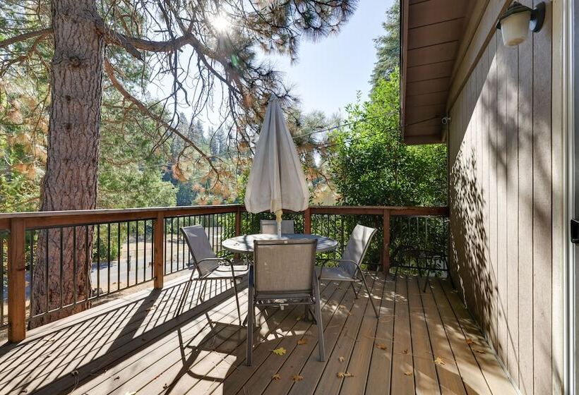 Furnished Deck & Fire Pit: Sherwood Forest Cabin