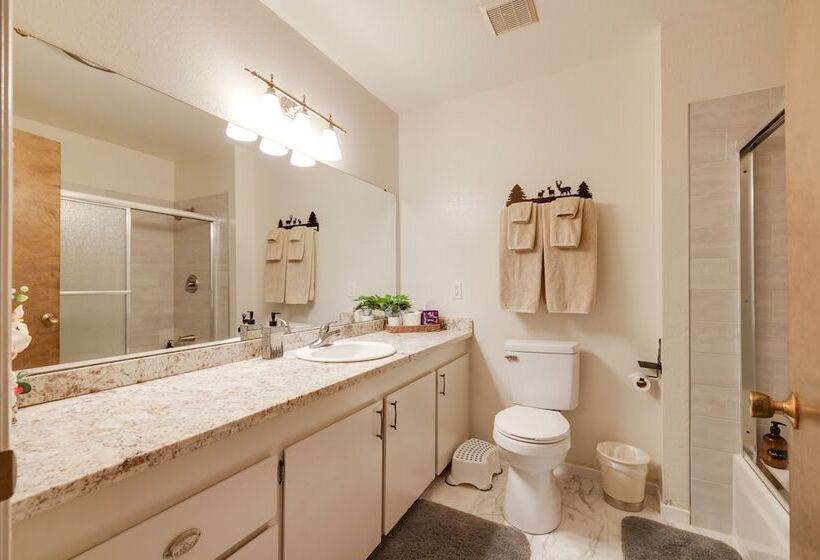 Furnished Deck & Fire Pit: Sherwood Forest Cabin