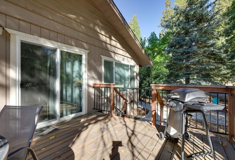 Furnished Deck & Fire Pit: Sherwood Forest Cabin
