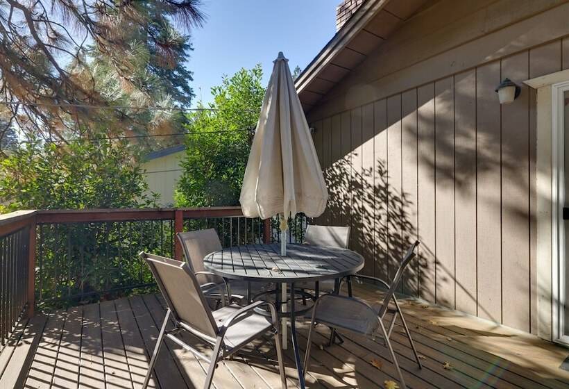 Furnished Deck & Fire Pit: Sherwood Forest Cabin