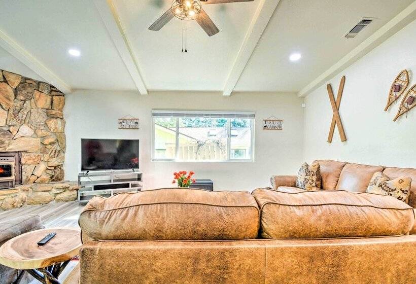 Furnished Deck & Fire Pit: Sherwood Forest Cabin