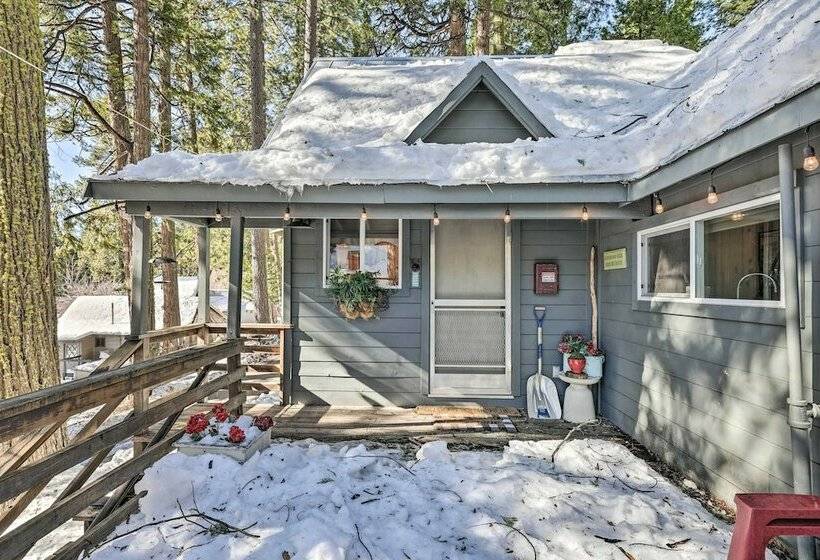 California Retreat W/ Deck, Fire Pit & Grill!