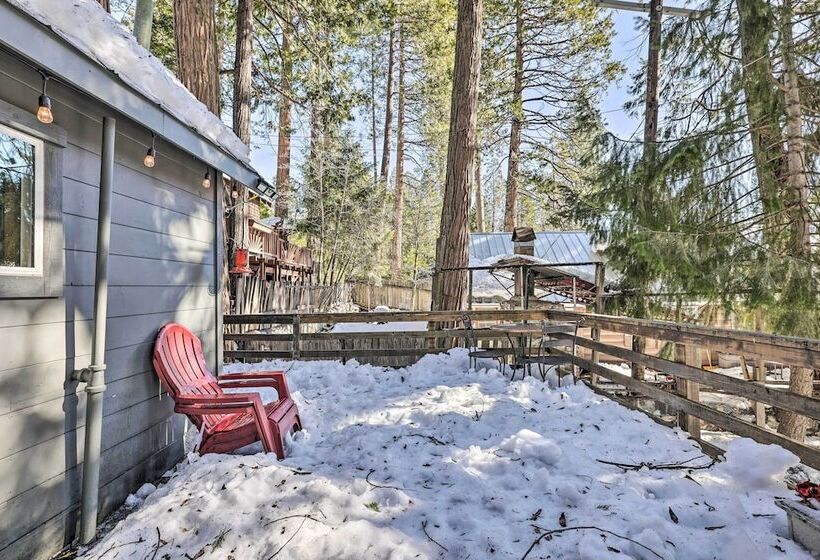 California Retreat W/ Deck, Fire Pit & Grill!