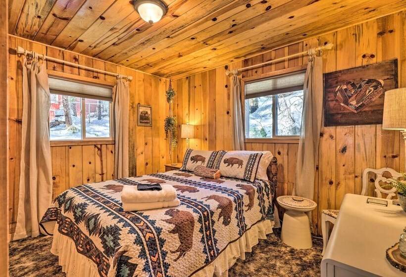 California Retreat W/ Deck, Fire Pit & Grill!