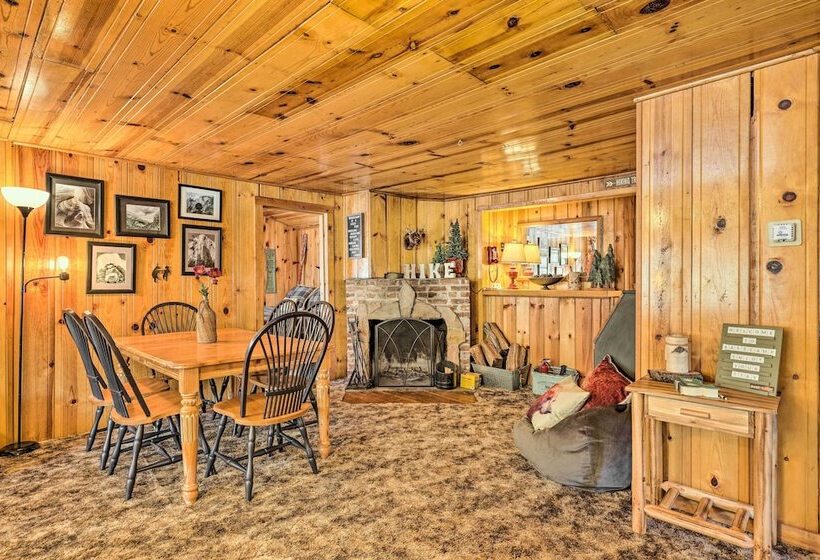 California Retreat W/ Deck, Fire Pit & Grill!