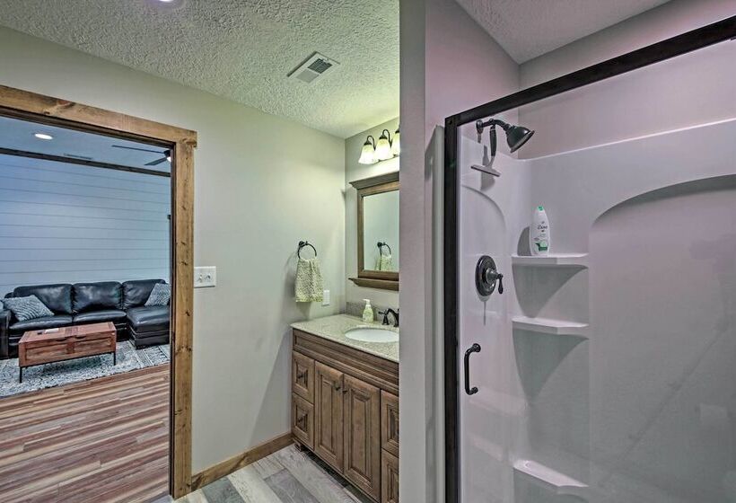 Camp Monroe In Bloomington W/ Deck & Views!