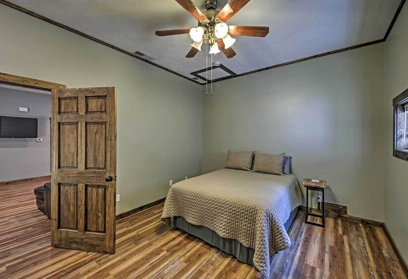 Camp Monroe In Bloomington W/ Deck & Views!