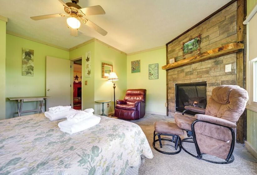 Campbell Retreat In Maggie Valley W/ Deck!