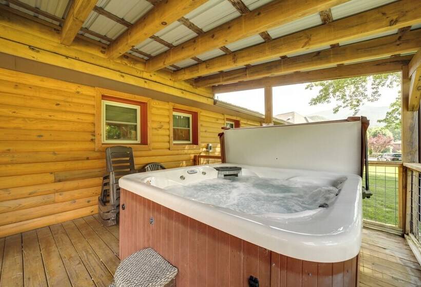Campbell Retreat In Maggie Valley W/ Deck!