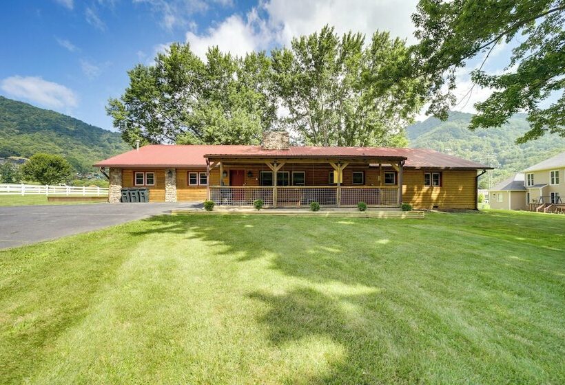 Campbell Retreat In Maggie Valley W/ Deck!