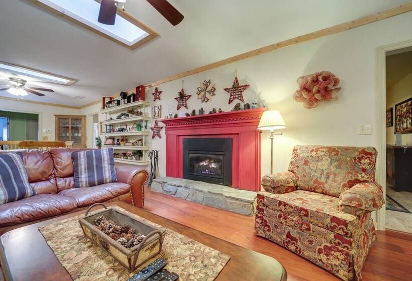 Campbell Retreat In Maggie Valley W/ Deck!