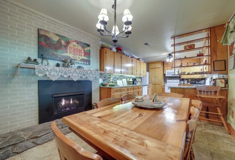 Campbell Retreat In Maggie Valley W/ Deck!