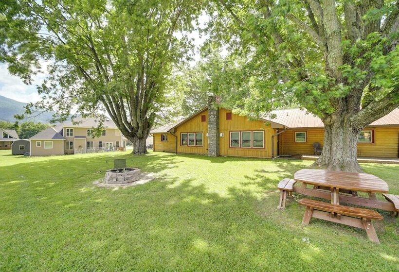 Campbell Retreat In Maggie Valley W/ Deck!