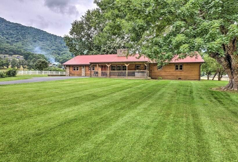 Campbell Retreat In Maggie Valley W/ Deck!