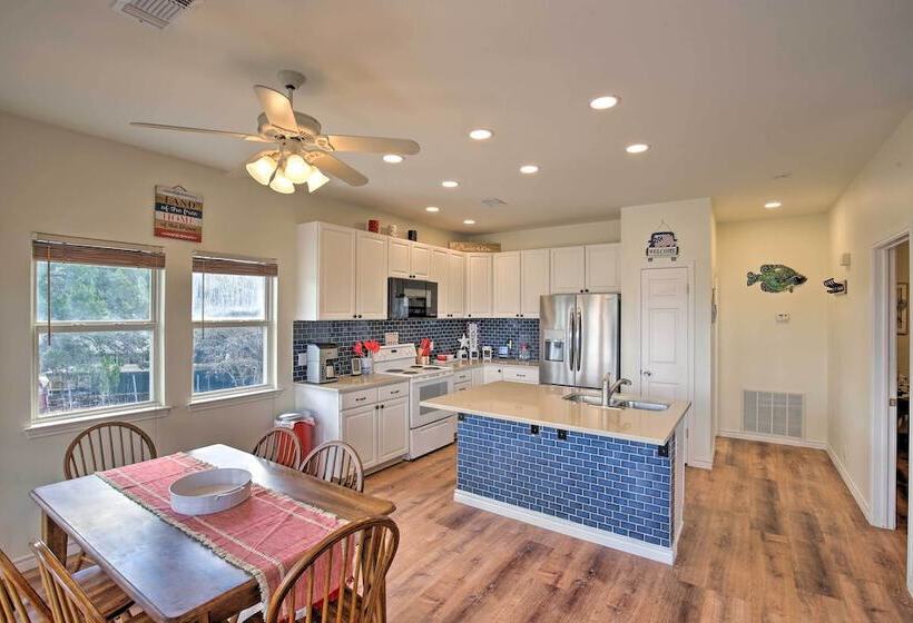 Canyon Lake Home W/ Game Room < 1 Mi To Boat Ramp!