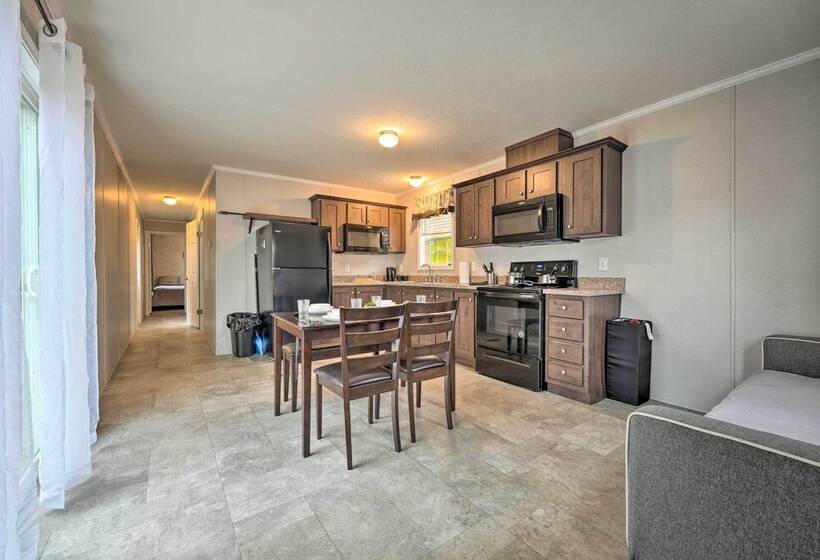 Cassopolis Cabin Close To Parks & Fishing!