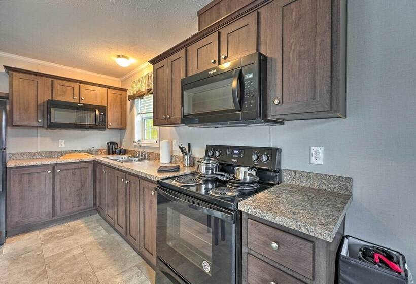 Cassopolis Cabin Close To Parks & Fishing!