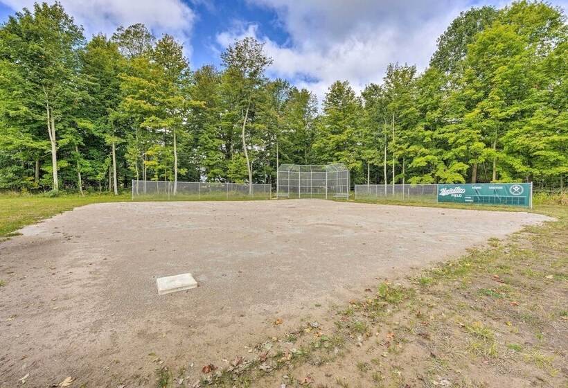 Cassopolis Cabin Close To Parks & Fishing!