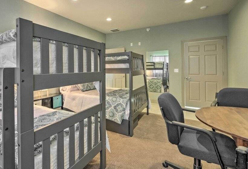 Chalet At Falling Water: Close To Bike Trails