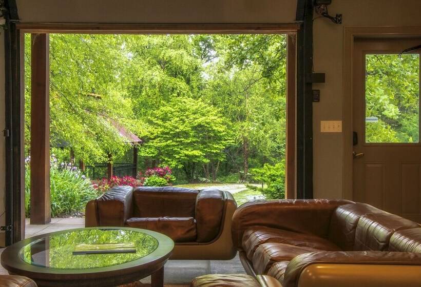 Chalet At Falling Water: Close To Bike Trails