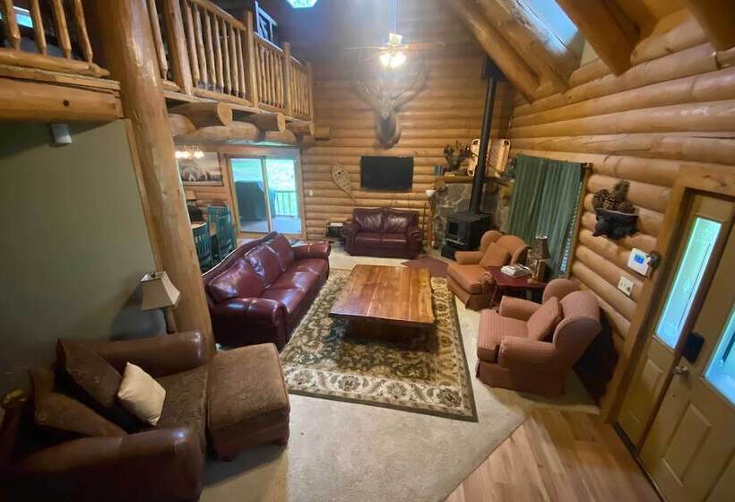 Cozy Alto Cabin On 2 Acres: Near Fishing & Skiing!