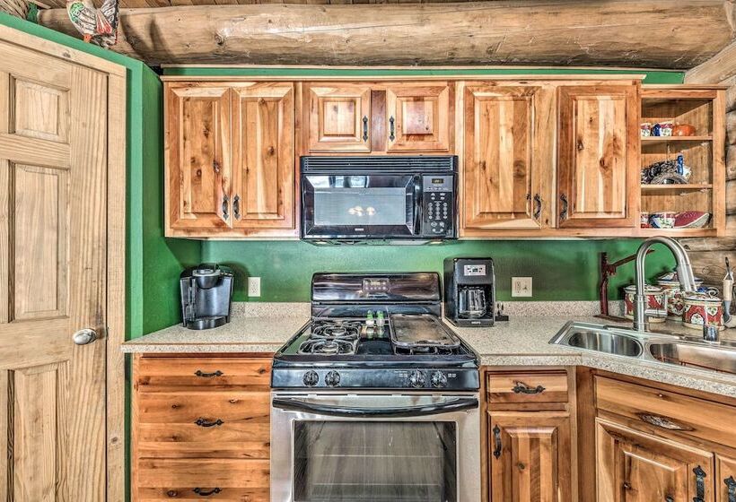 Cozy Alto Cabin On 2 Acres: Near Fishing & Skiing!