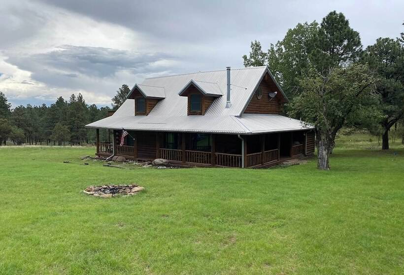 Cozy Alto Cabin On 2 Acres: Near Fishing & Skiing!