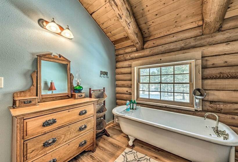 Cozy Alto Cabin On 2 Acres: Near Fishing & Skiing!