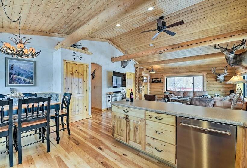 Charming Bedford Cabin W/ Private Hot Tub!