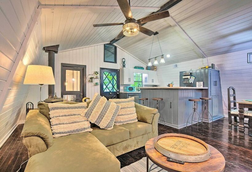 Charming Cabin Getaway: Fish, Boat + More!