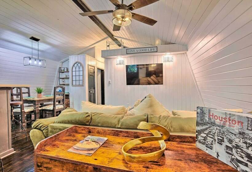 Charming Cabin Getaway: Fish, Boat + More!