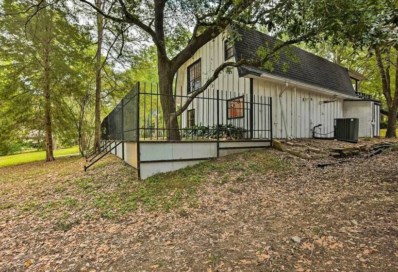 Charming Cabin Getaway: Fish, Boat + More!