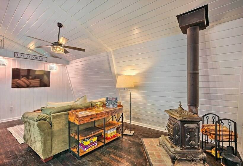 Charming Cabin Getaway: Fish, Boat + More!