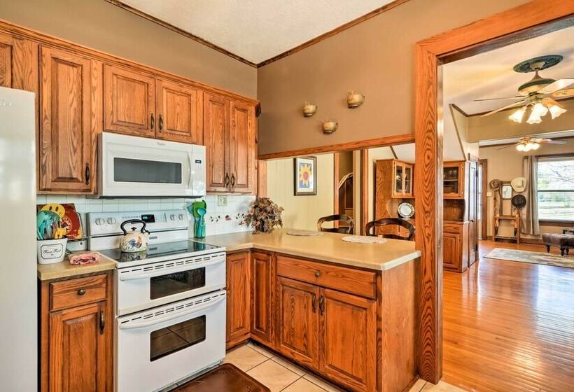 Charming Craftsman Home In Downtown Bartlesville!