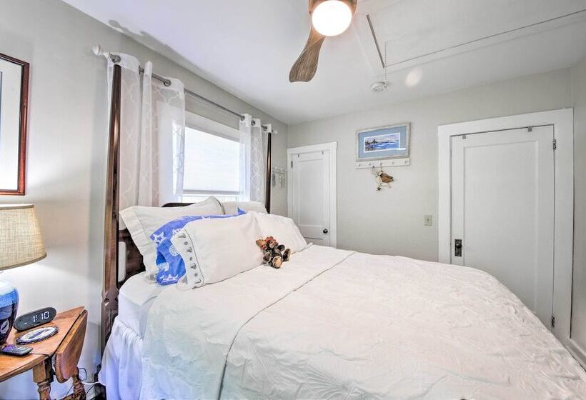 Charming East Boothbay Cottage W/ Large Yard!