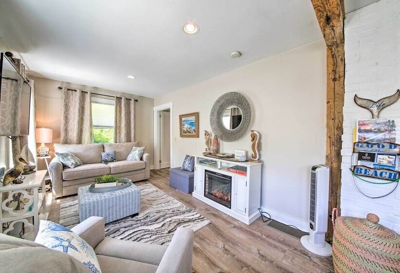 Charming East Boothbay Cottage W/ Large Yard!