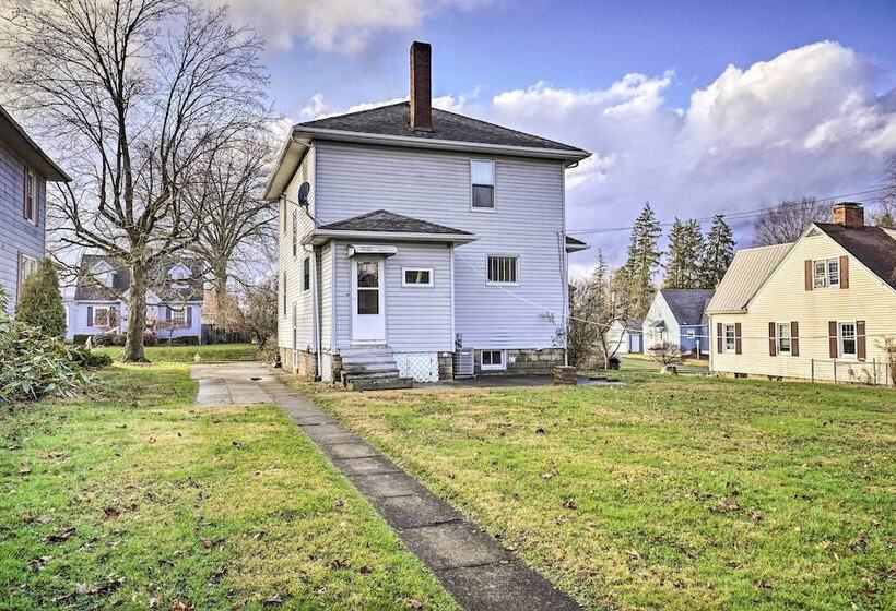 Charming & Family Friendly Zanesville Home!