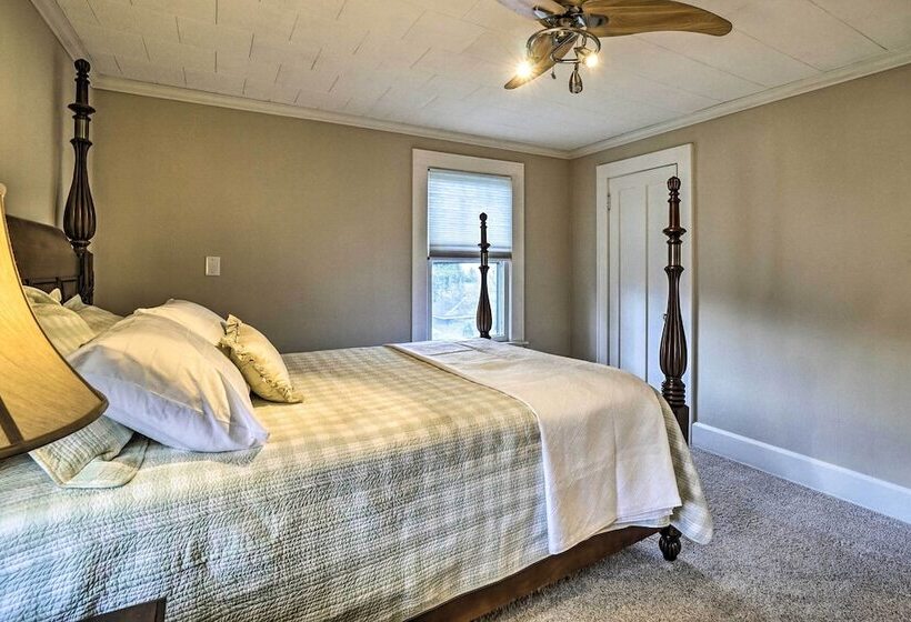 Charming & Family Friendly Zanesville Home!