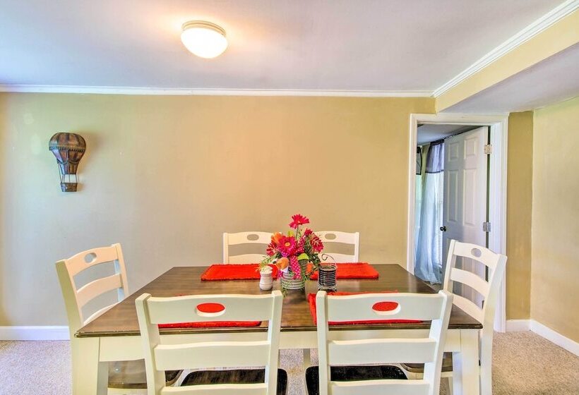 Charming Farm Cottage W/ Fire Pit + Grill!