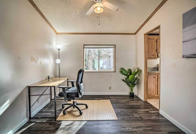 Charming Grants Pass Home W/ Large Backyard!