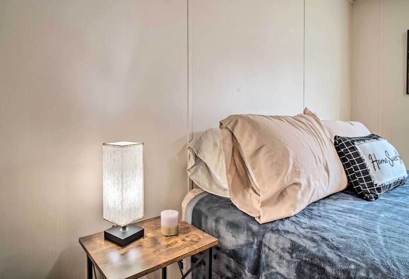 Charming Grants Pass Home W/ Large Backyard!