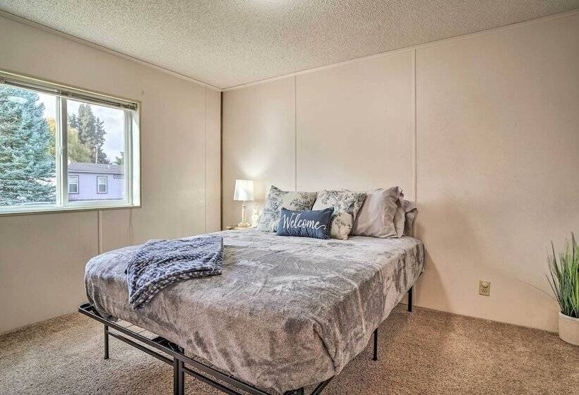 Charming Grants Pass Home W/ Large Backyard!