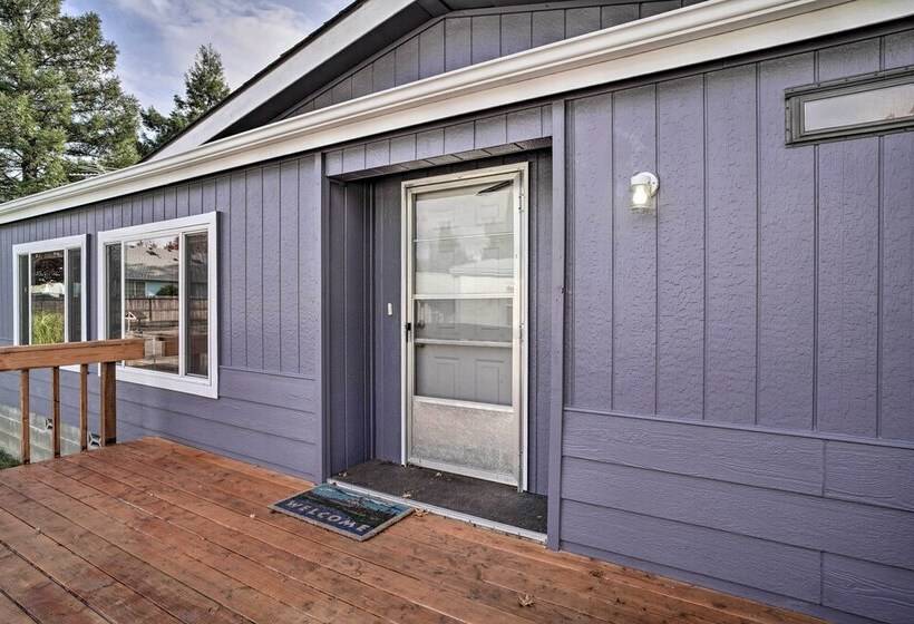 Charming Grants Pass Home W/ Large Backyard!